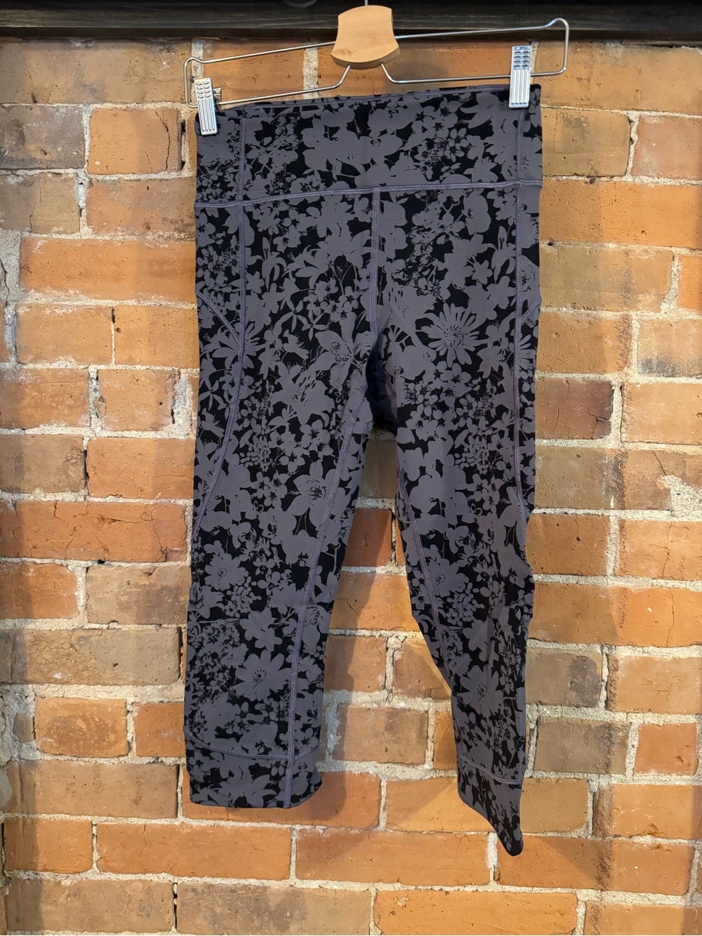 Lululemon athletica - Floral Print Active Capri Leggings - Black/Gray